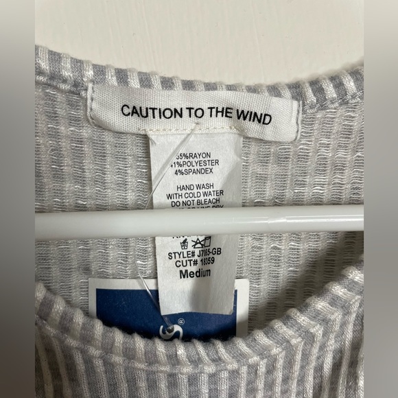 Caution to the Wind Grey/white top size small - Picture 2 of 5